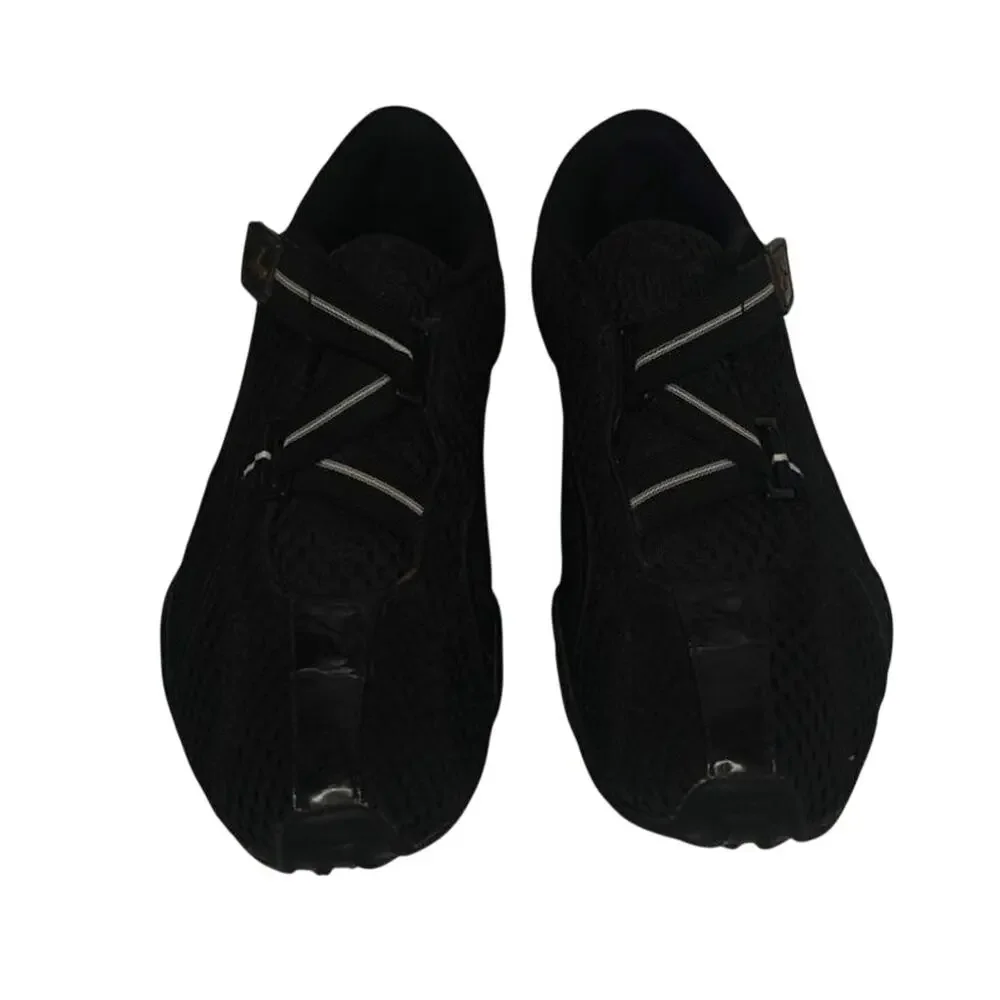 Black Puma velcro sneakers sz 8